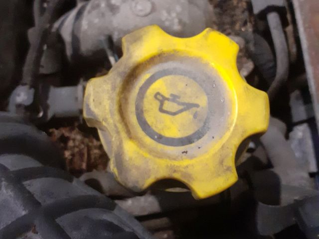 bontott CHRYSLER VOYAGER Olajbeöntő Sapka