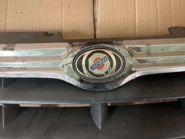 bontott CHRYSLER VOYAGER Hűtőrács