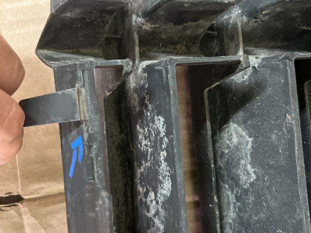 bontott CHRYSLER VOYAGER Hűtőrács