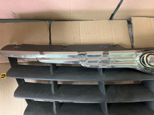 bontott CHRYSLER VOYAGER Hűtőrács