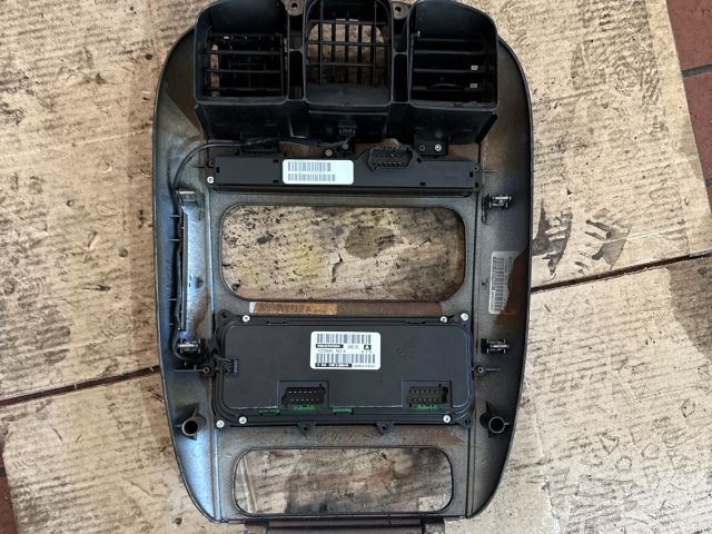 bontott CHRYSLER VOYAGER Középkonzol Keret