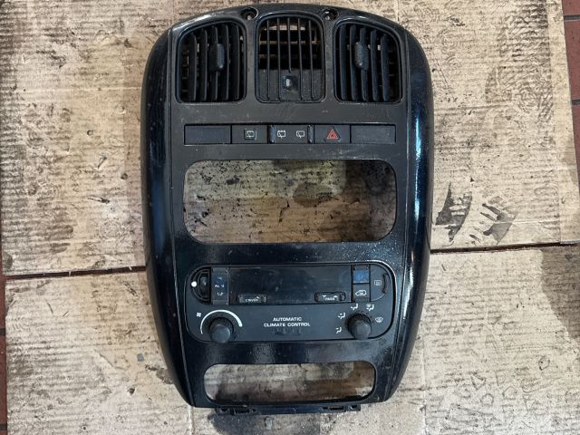 bontott CHRYSLER VOYAGER Középkonzol Keret