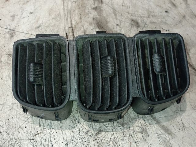 bontott CHRYSLER VOYAGER Középső Szellőző