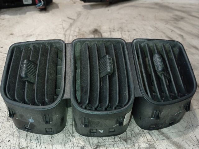 bontott CHRYSLER VOYAGER Középső Szellőző