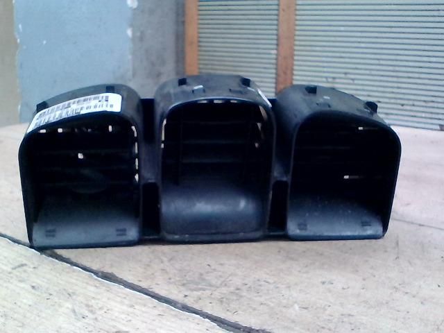 bontott CHRYSLER VOYAGER Középső Szellőző