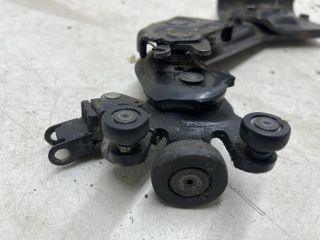 bontott CHRYSLER VOYAGER Tolóajtó Sín Görgő