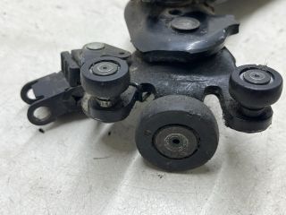 bontott CHRYSLER VOYAGER Tolóajtó Sín Görgő