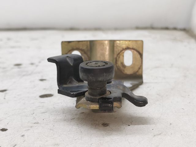 bontott CHRYSLER VOYAGER Tolóajtó Sín Görgő