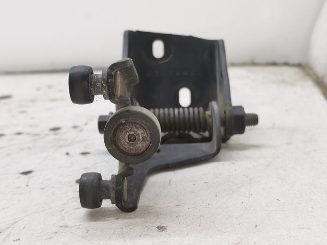 bontott CHRYSLER VOYAGER Tolóajtó Sín Görgő