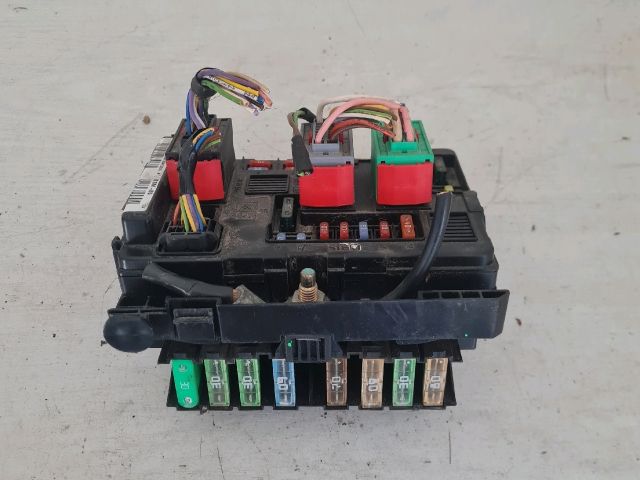 bontott CITROËN BERLINGO Biztosítéktábla Motortér