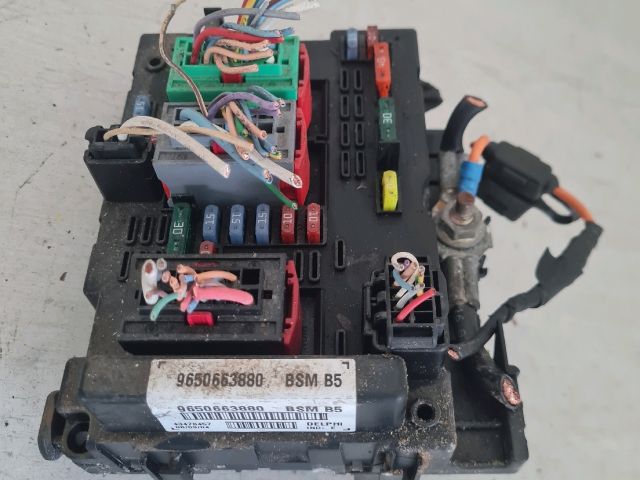 bontott CITROËN BERLINGO Biztosítéktábla Motortér