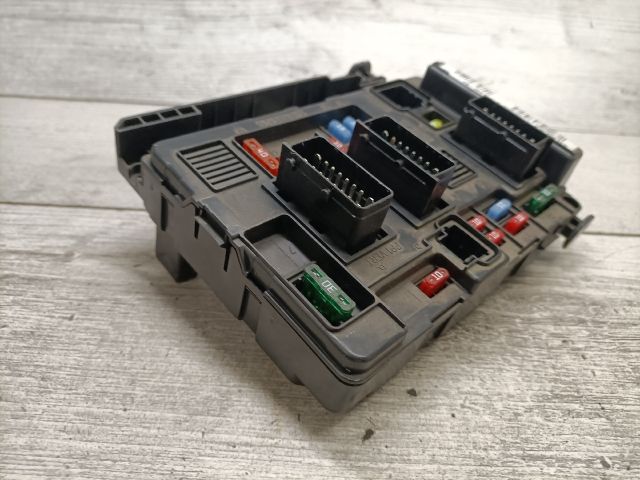 bontott CITROËN BERLINGO Biztosítéktábla Motortér