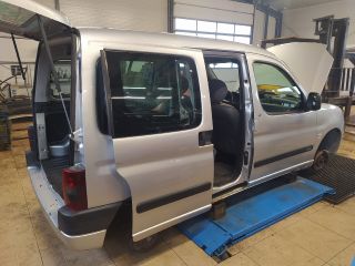 bontott CITROËN BERLINGO Biztosítéktábla Motortér