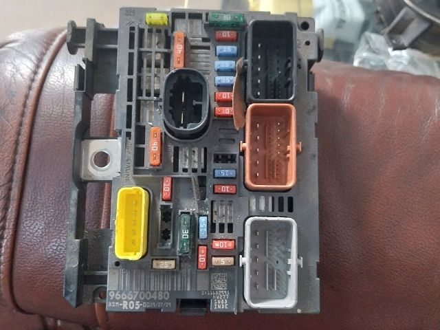 bontott CITROËN BERLINGO Biztosítéktábla Motortér