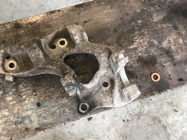 bontott CITROËN BERLINGO Generátor Tartó Bak