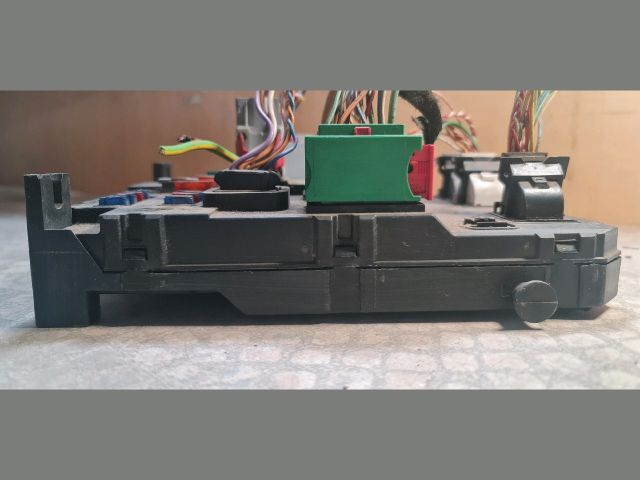 bontott CITROËN BERLINGO Biztosítéktábla Motortér