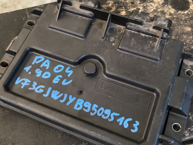 bontott CITROËN BERLINGO Motorvezérlő