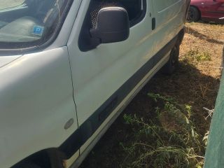 bontott CITROËN BERLINGO Bal első Ajtó (Részeivel)