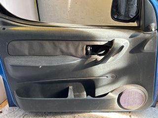 bontott CITROËN BERLINGO Bal első Ajtó (Részeivel)