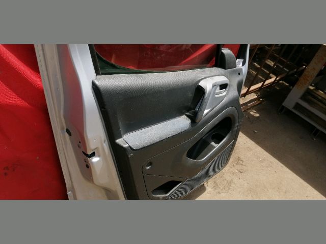 bontott CITROËN BERLINGO Bal első Ajtó (Részeivel)