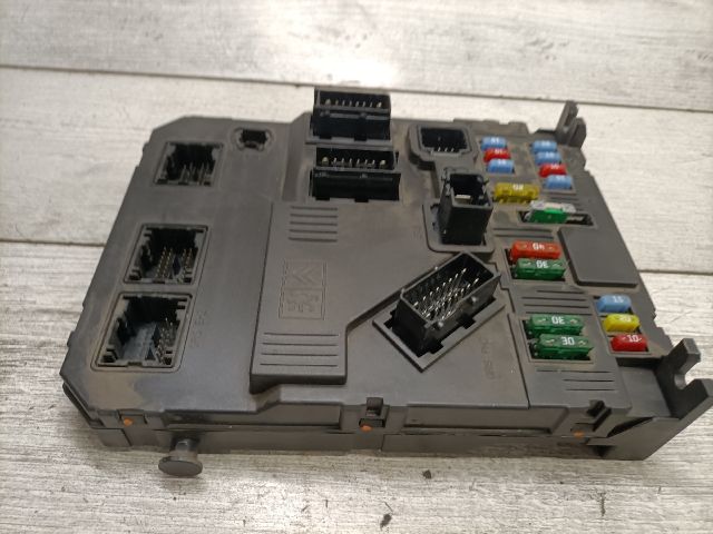 bontott CITROËN BERLINGO Biztosítéktábla Utastér