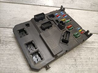 bontott CITROËN BERLINGO Biztosítéktábla Utastér