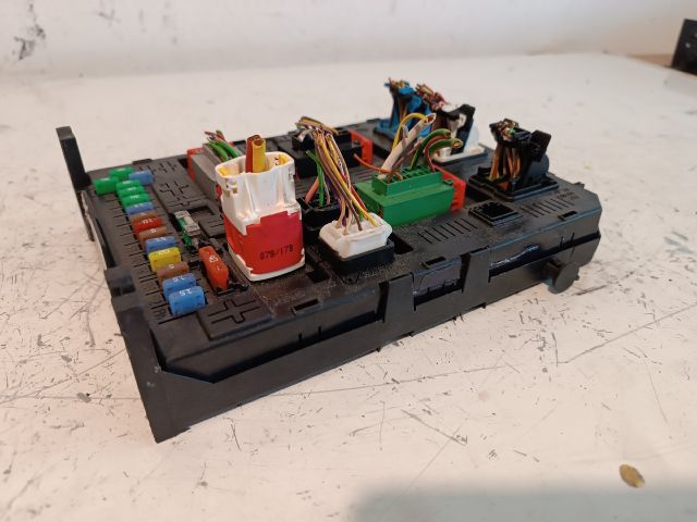 bontott CITROËN BERLINGO Biztosítéktábla Utastér