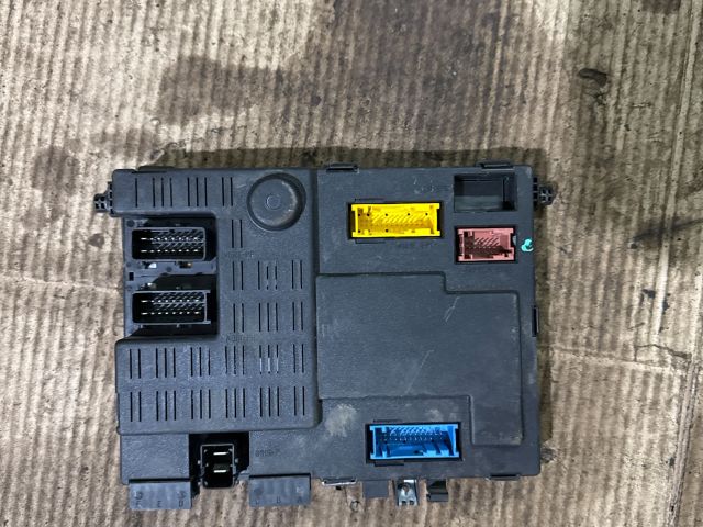 bontott CITROËN BERLINGO Biztosítéktábla Utastér