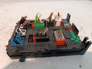 bontott CITROËN BERLINGO Biztosítéktábla Utastér