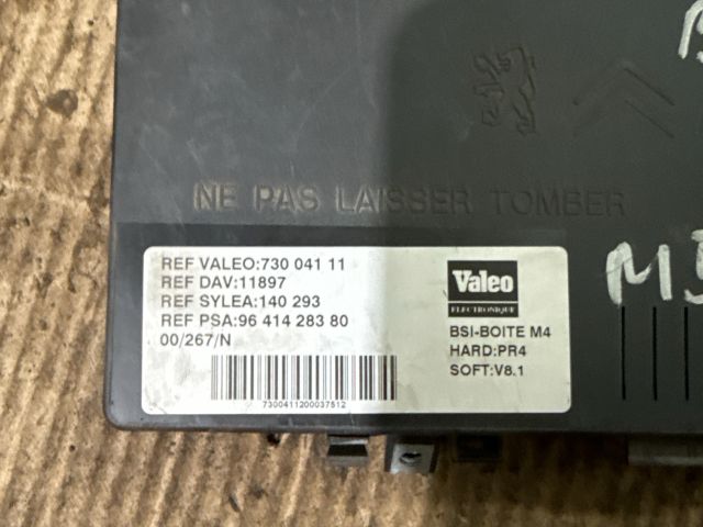 bontott CITROËN BERLINGO Biztosítéktábla Utastér