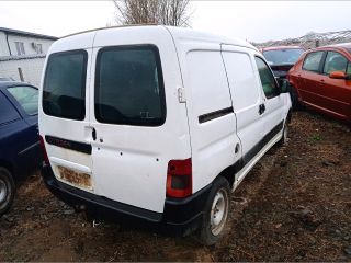 bontott CITROËN BERLINGO Csomagtérajtó Jobb Zsanér