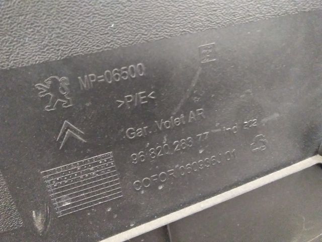 bontott CITROËN BERLINGO Csomagtérajtó Kárpit