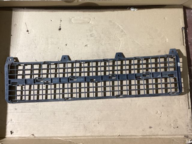 bontott CITROËN BERLINGO Első Lökhárító Alsó Középső Díszrács