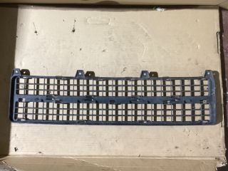 bontott CITROËN BERLINGO Első Lökhárító Alsó Középső Díszrács