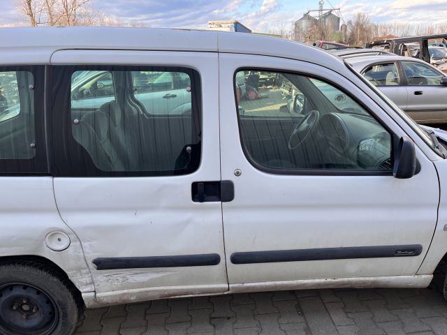 bontott CITROËN BERLINGO Első Lökhárító (Részeivel)