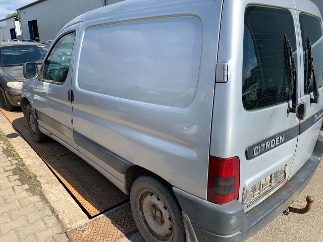 bontott CITROËN BERLINGO Hátsó Lökhárító (Részeivel)