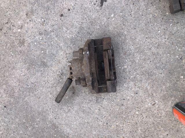 bontott CITROËN BERLINGO II Bal első Féknyereg Munkahengerrel