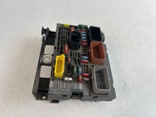 bontott CITROËN BERLINGO II Biztosítéktábla Motortér