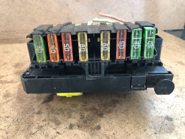 bontott CITROËN BERLINGO II Biztosítéktábla Motortér