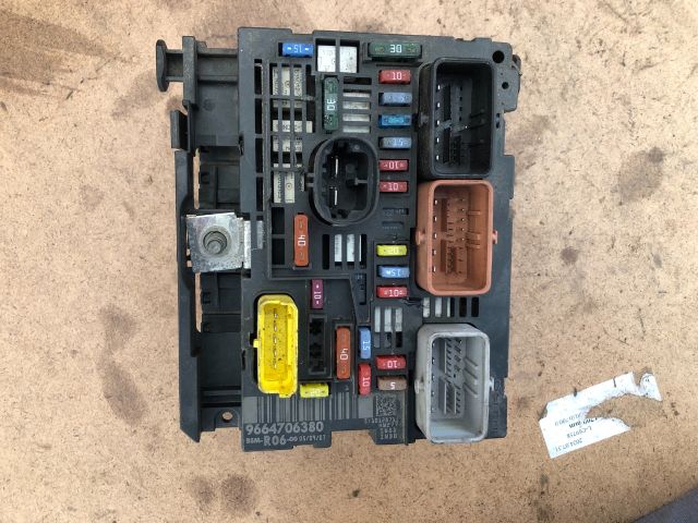 bontott CITROËN BERLINGO II Biztosítéktábla Motortér