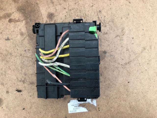 bontott CITROËN BERLINGO II Biztosítéktábla Motortér