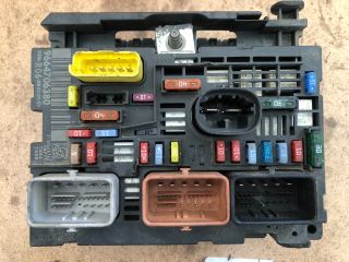 bontott CITROËN BERLINGO II Biztosítéktábla Motortér