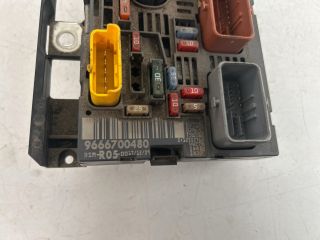 bontott CITROËN BERLINGO II Biztosítéktábla Motortér