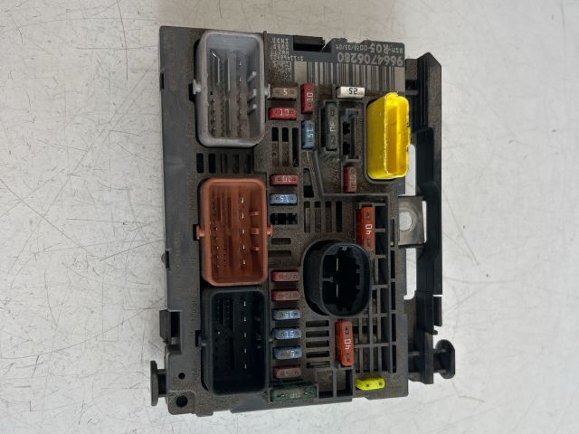 bontott CITROËN BERLINGO II Biztosítéktábla Motortér