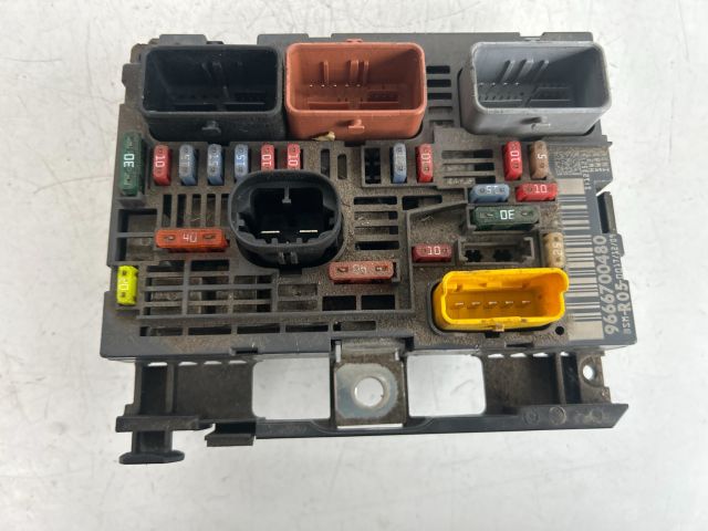 bontott CITROËN BERLINGO II Biztosítéktábla Motortér