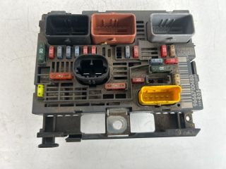 bontott CITROËN BERLINGO II Biztosítéktábla Motortér