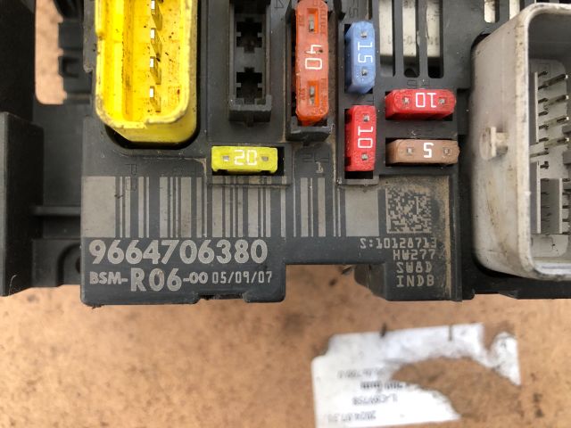 bontott CITROËN BERLINGO II Biztosítéktábla Motortér