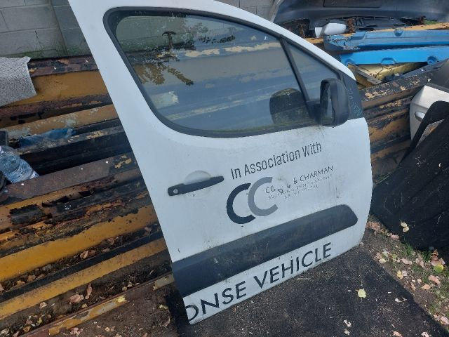 bontott CITROËN BERLINGO II Jobb első Ajtó (Részeivel)