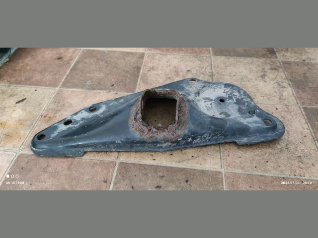 bontott CITROËN BERLINGO II Jobb hátsó Felső Rugótányér