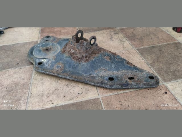 bontott CITROËN BERLINGO II Jobb hátsó Felső Rugótányér